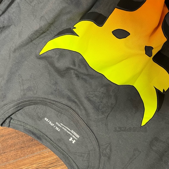 Under armor project rock tshirt. Activated when wet - Picture 5 of 5